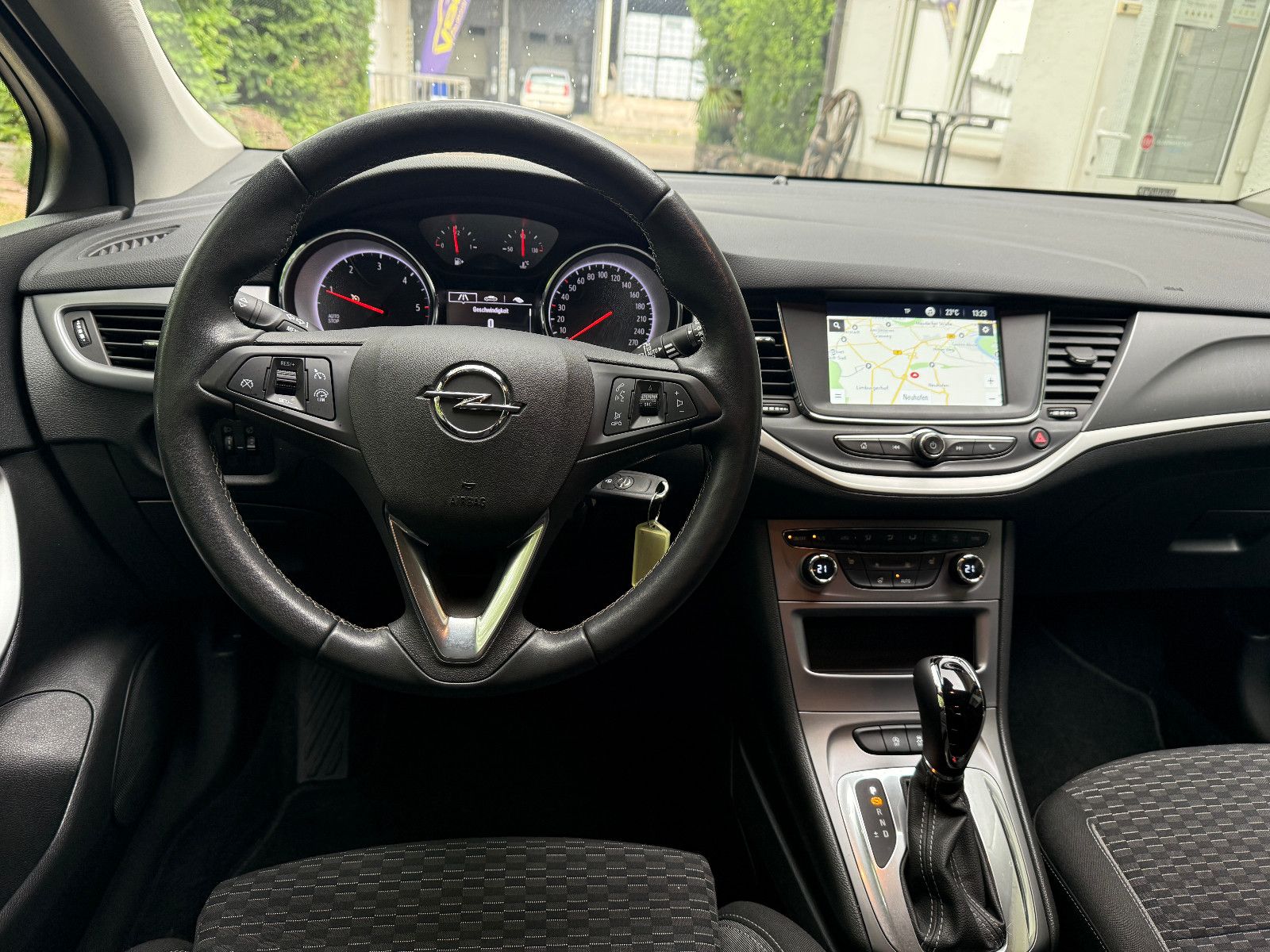 Opel Astra ST 1.5d Business - Samsaru's Car Outlet