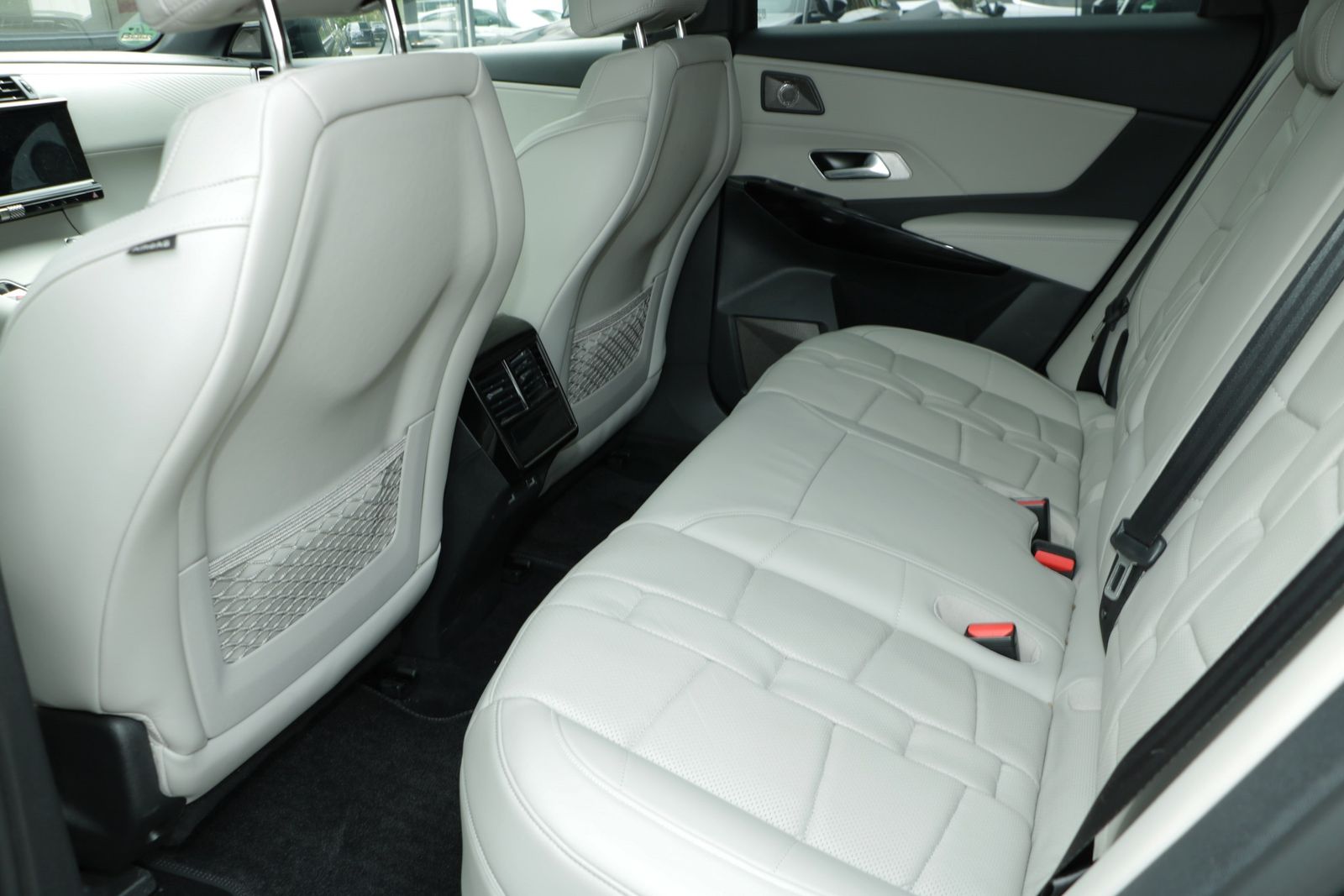 DS Automobiles DS7 Crossback 1.6 Hybrid 4x4 Navi/ Sitzh./ Focal