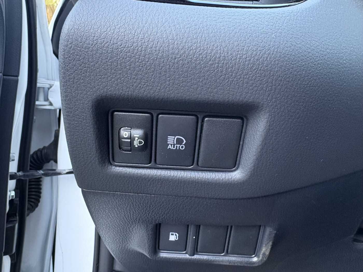 Toyota C-HR Hybrid Flow - Samsaru's Car Outlet