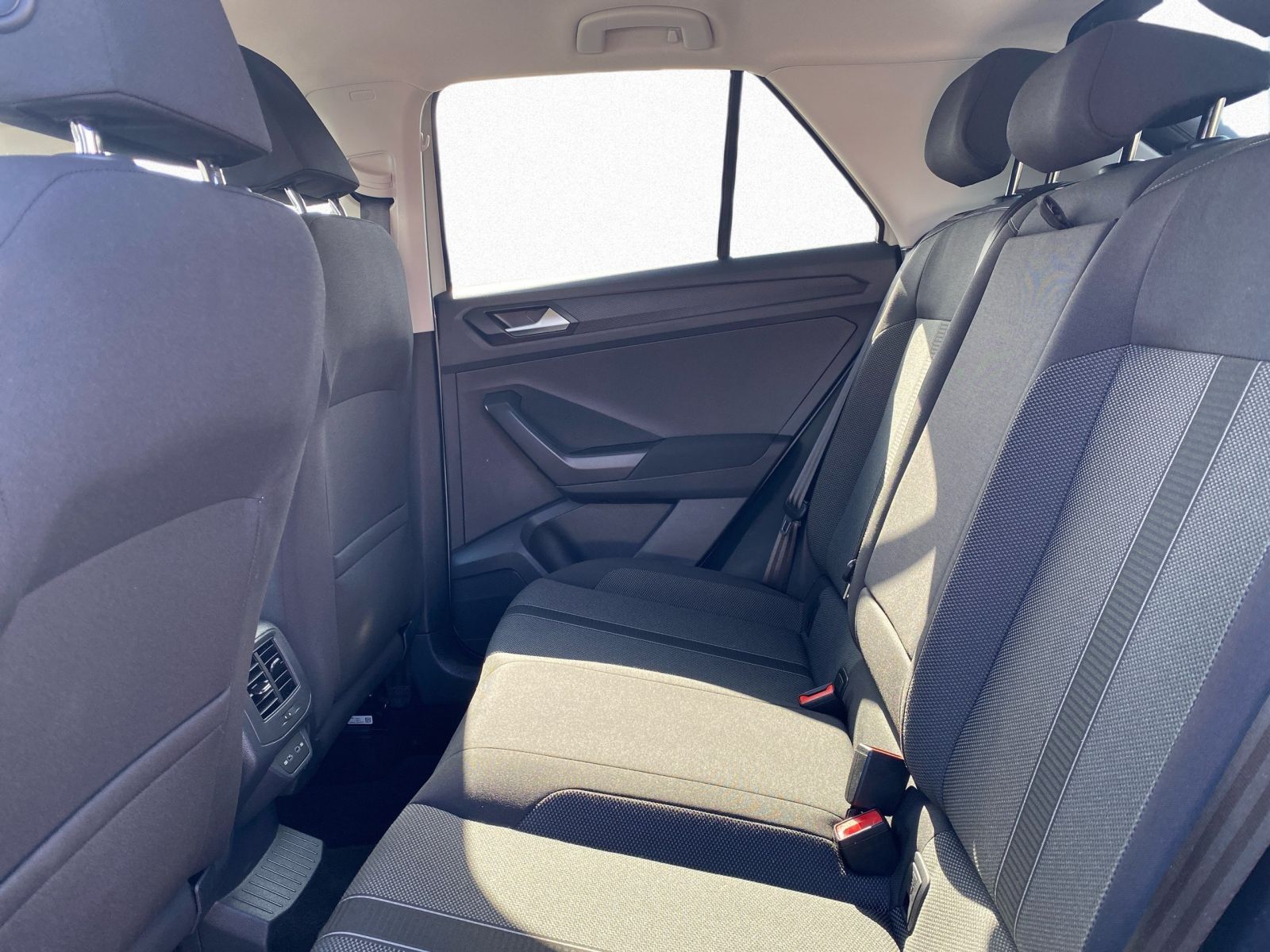 Volkswagen T-Roc 1.5 TSI DSG Life - Samsaru's Car Outlet