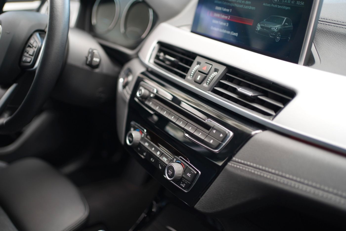 BMW X1 Sport Line xDrive - Samsaru's Car Outlet