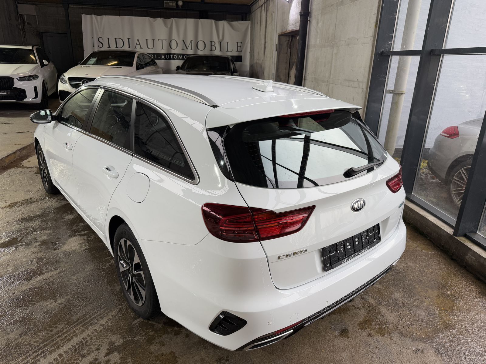 Kia Ceed Plug-in Hybrid Vision - Samsaru's Car Outlet
