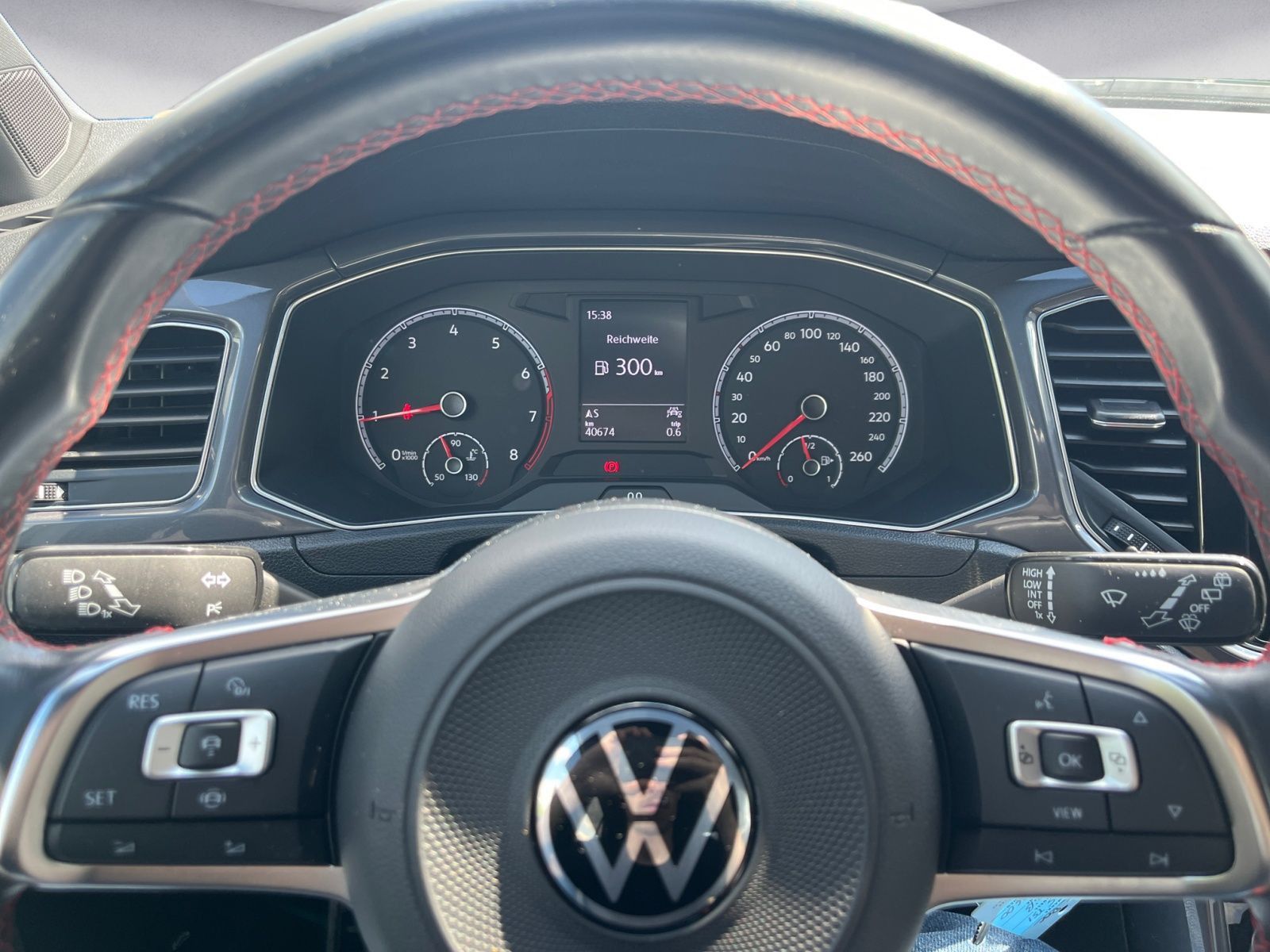 Volkswagen T-Roc 1.5 TSI ACT Sport - Samsaru's Car Outlet