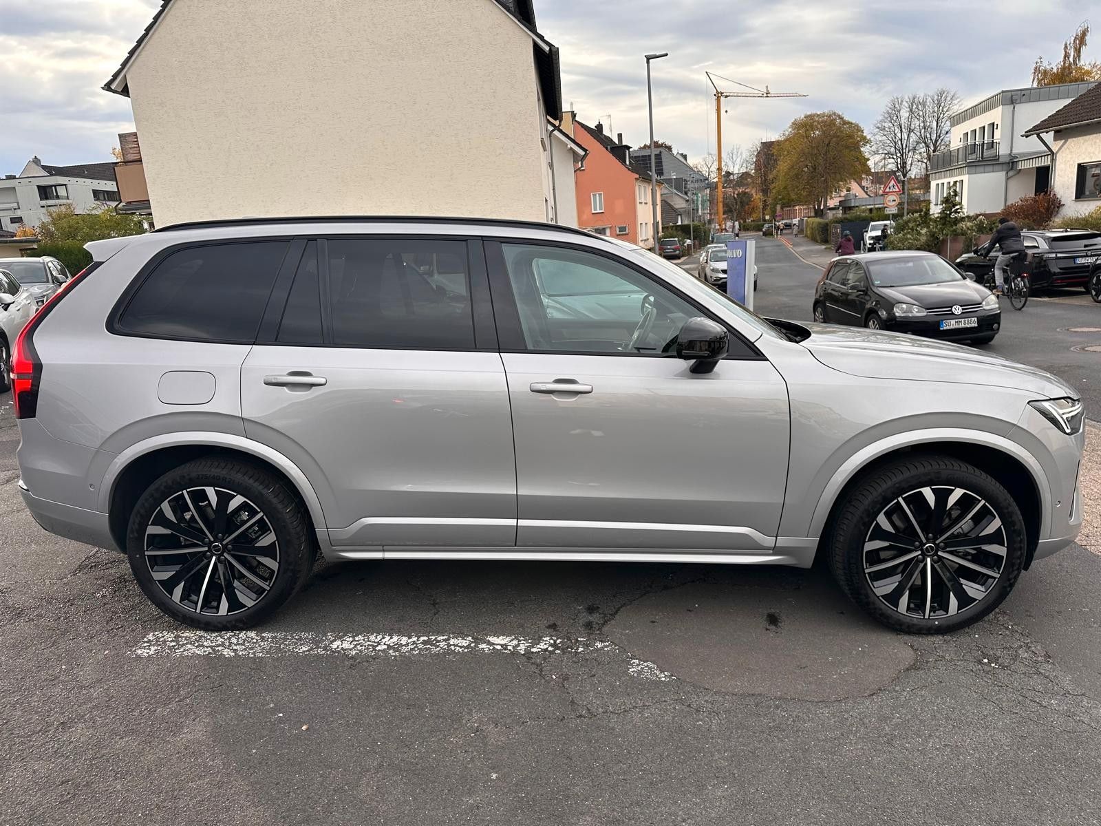 Volvo XC90 T8 AWD Plus Dark Facelift 7Sitzer,AHK,Pano