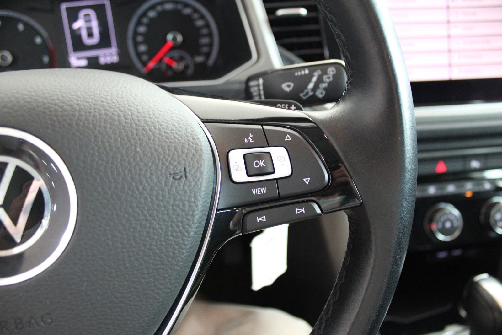 Volkswagen T-Roc 1.5 TSI Style - Samsaru's Car Outlet