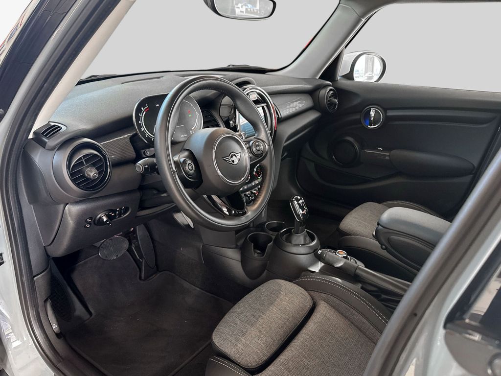 MINI Cooper Aut. - Samsaru's Car Outlet