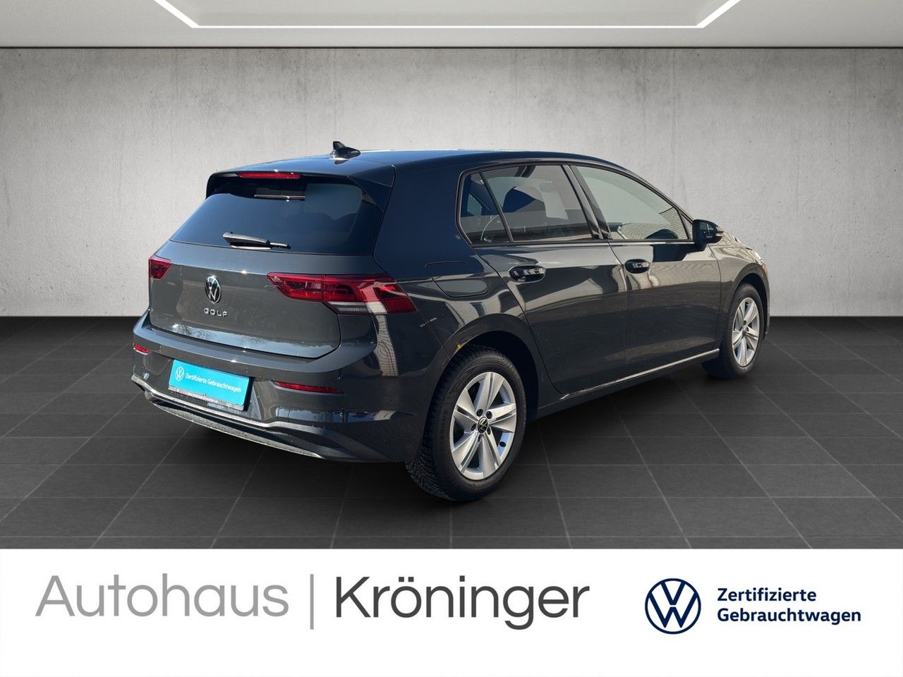 Volkswagen Golf VIII 1.5 TSI Life - Samsaru's Car Outlet