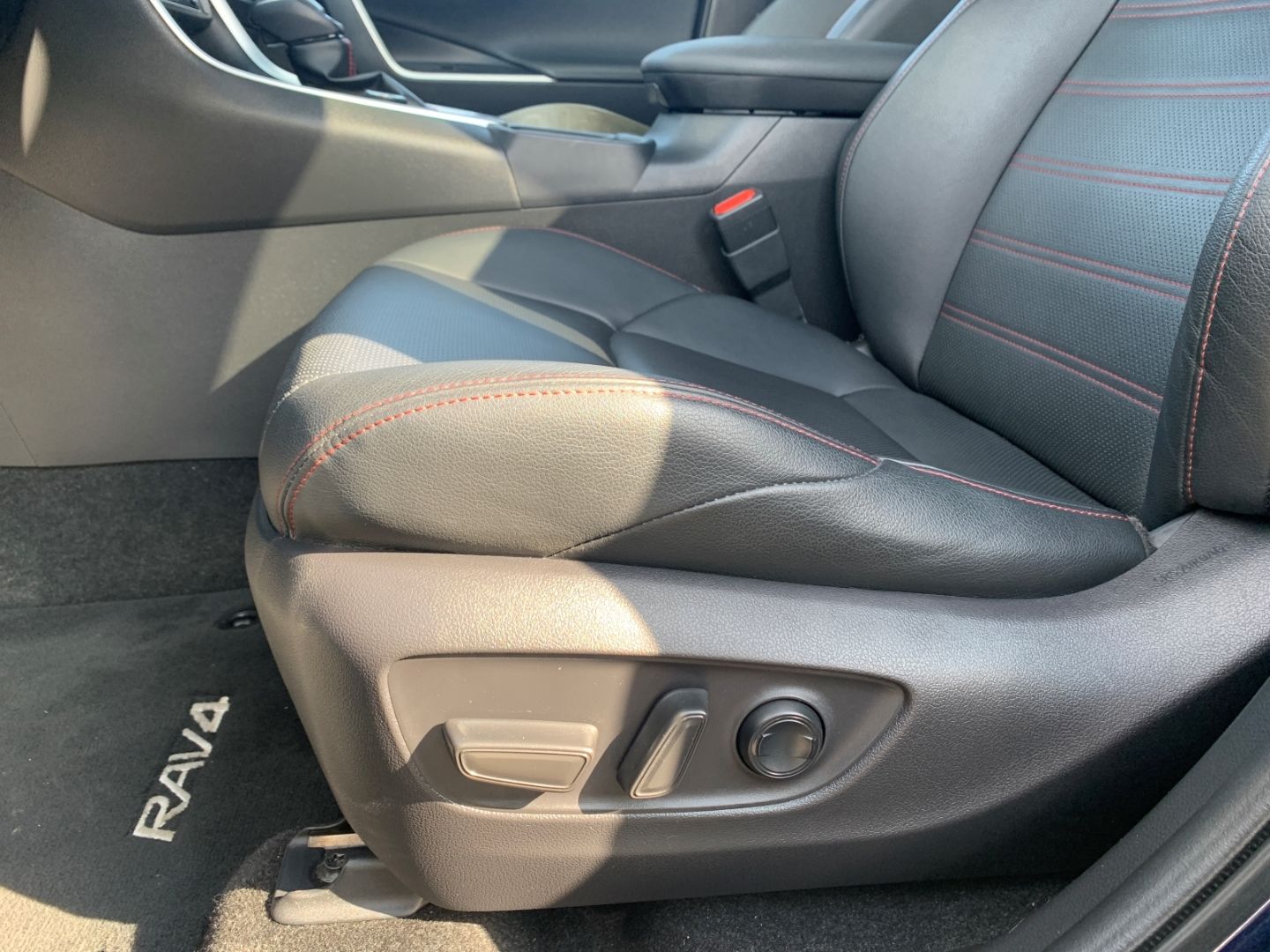 Toyota RAV 4 Plug-in Hybrid 4x4 - Samsaru's Car Outlet