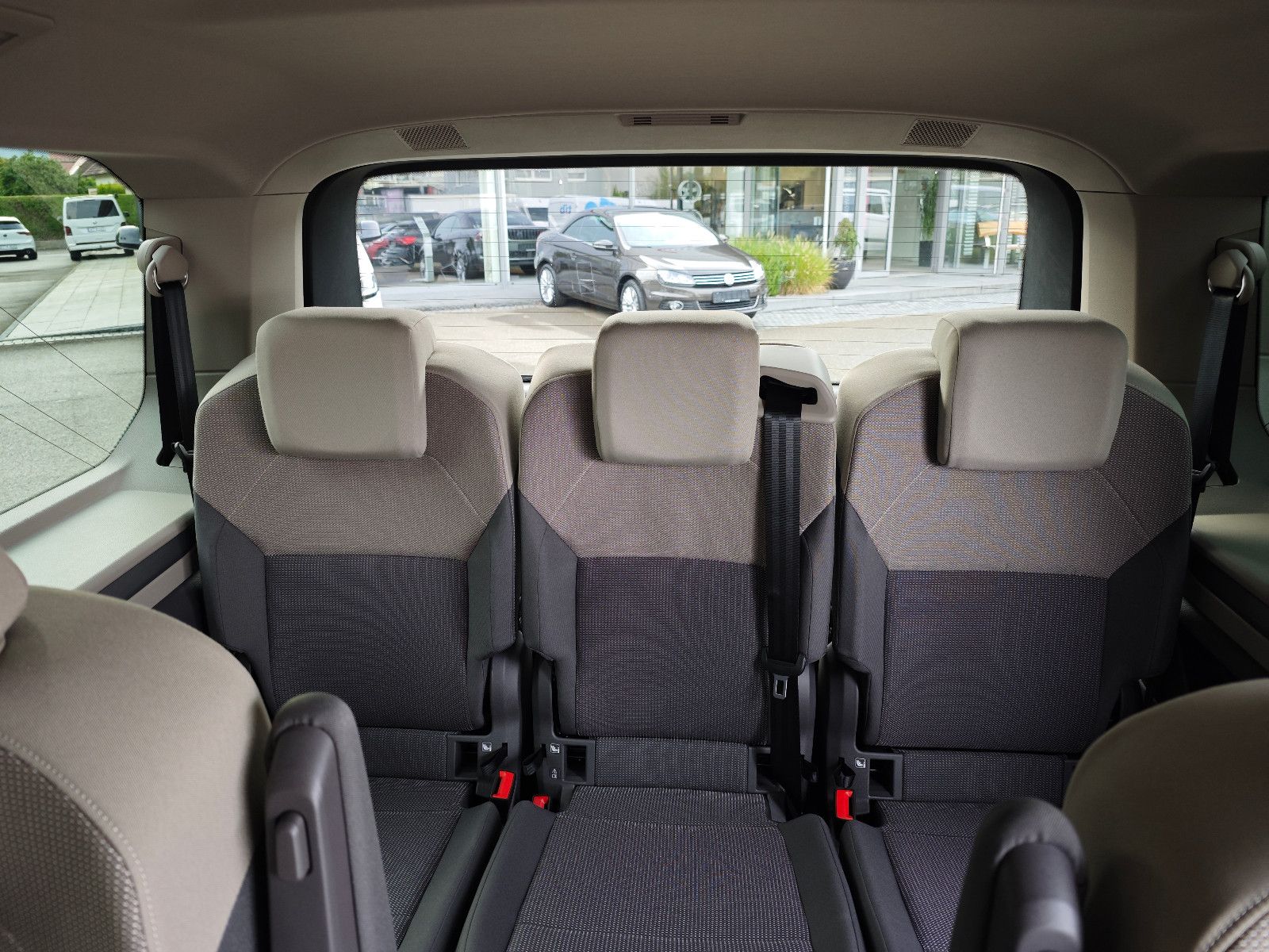 Volkswagen T7 Multivan Life - Samsaru's Car Outlet