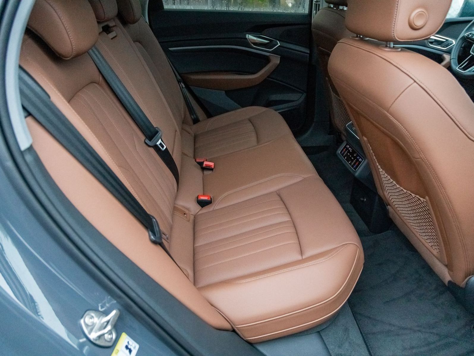 Audi Q8 S line 50 e-tron quattro - Samsaru's Car Outlet