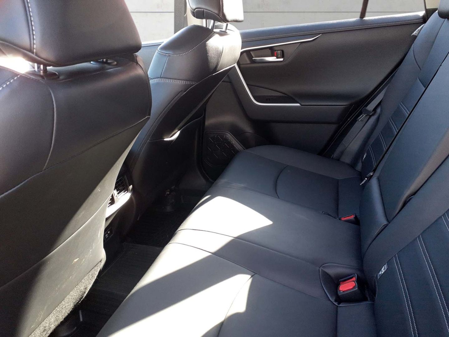 Toyota RAV 4 H3 Business FWD - Samsaru's Car Outlet