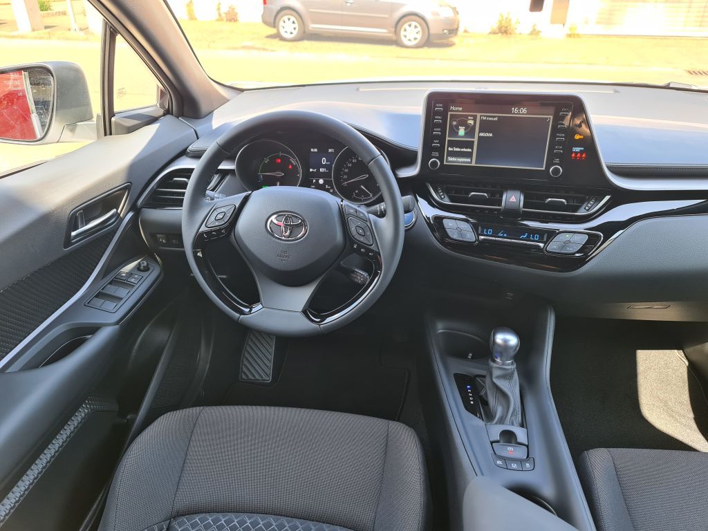 Toyota C-HR Hybrid Flow - Samsaru's Car Outlet