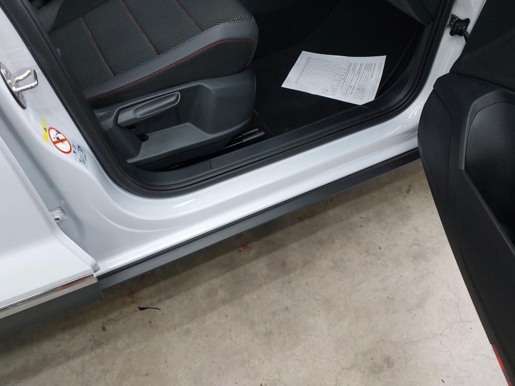 Volkswagen T-Roc Sport 1.5 TSI DSG - Samsaru's Car Outlet