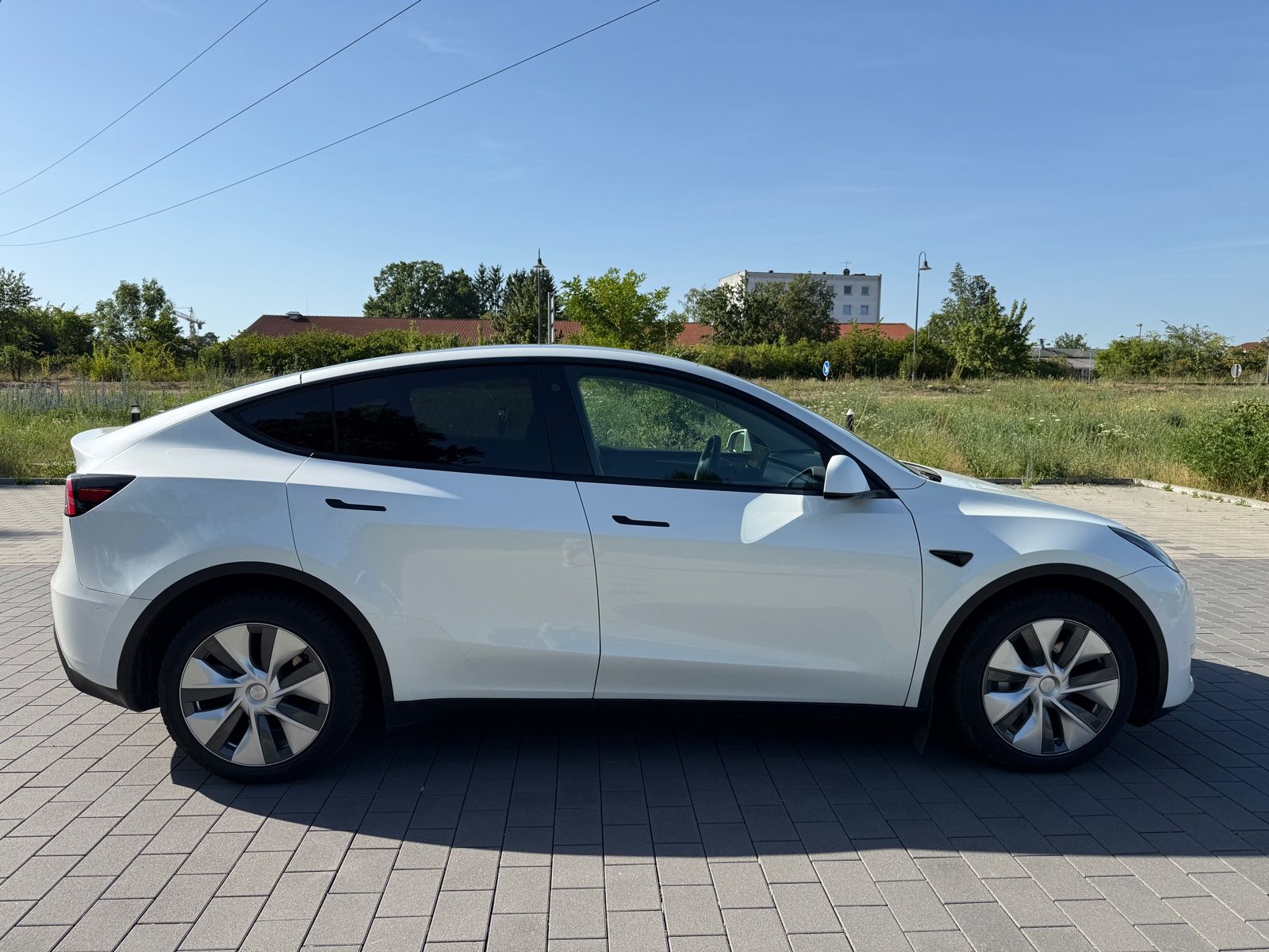 Tesla Model Y Long Range Dual AWD 8-fach bereift HW3