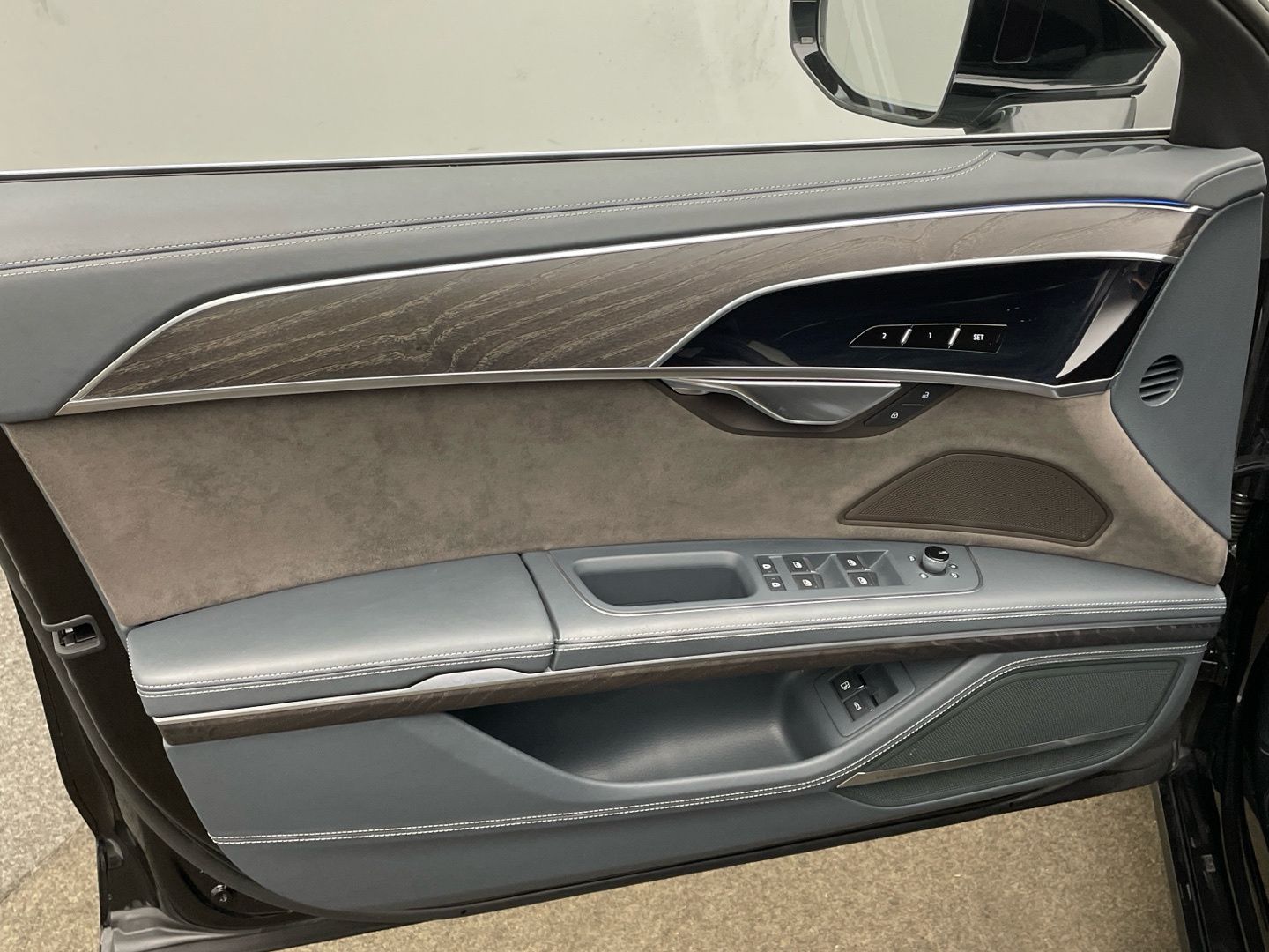 Audi A8 60 TFSI e quattro - Samsaru's Car Outlet