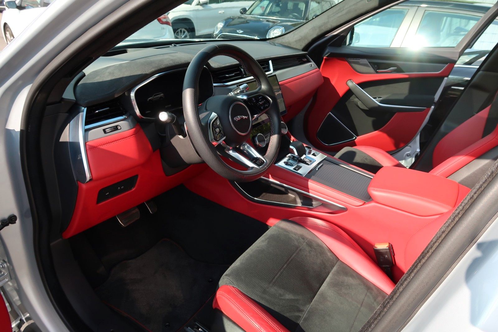Jaguar F-Pace F-PACE SVR AWD # 26 tkm # Schiebedach...