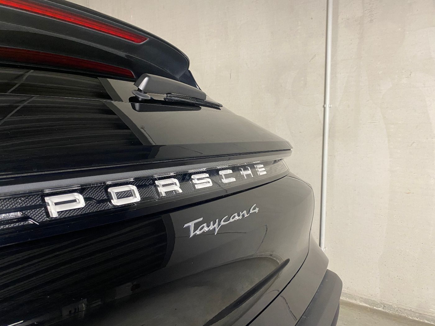 Porsche Taycan 4 Cross Turismo | Beifahrerdisplay |