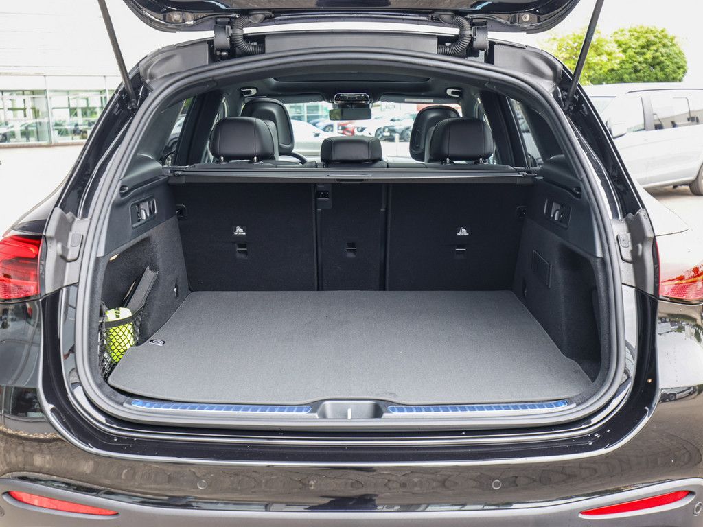 Mercedes-Benz GLC 220 d 4M AMG Line AHK Abstandstemp. LED Pano