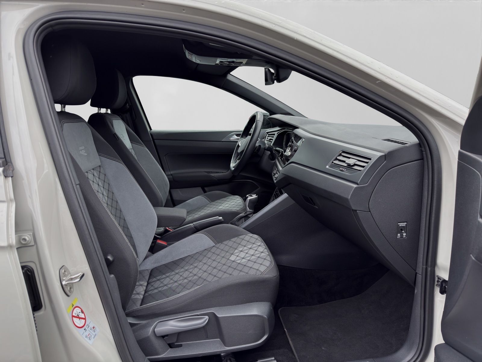 Volkswagen Taigo 1.0 TSI DSG R-LINE BLACK - Samsaru's Car Outlet