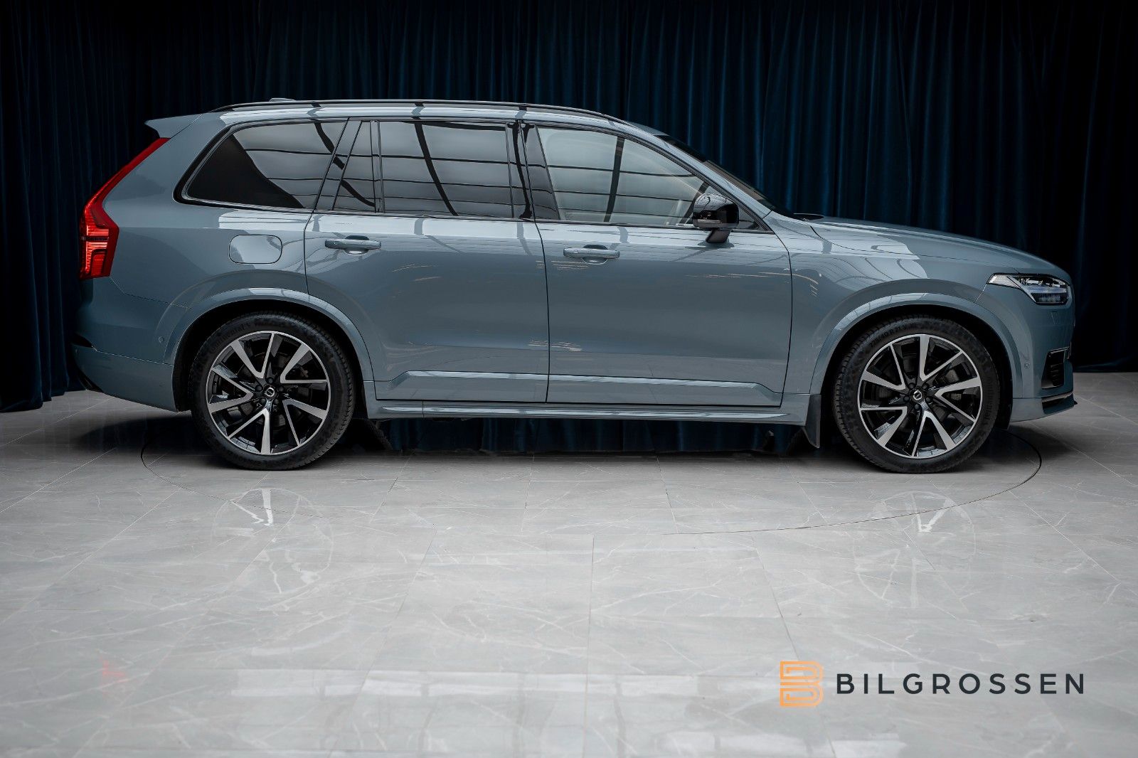 Volvo XC90 T8 Recharge Ultimate Dark B&W Pano HUD