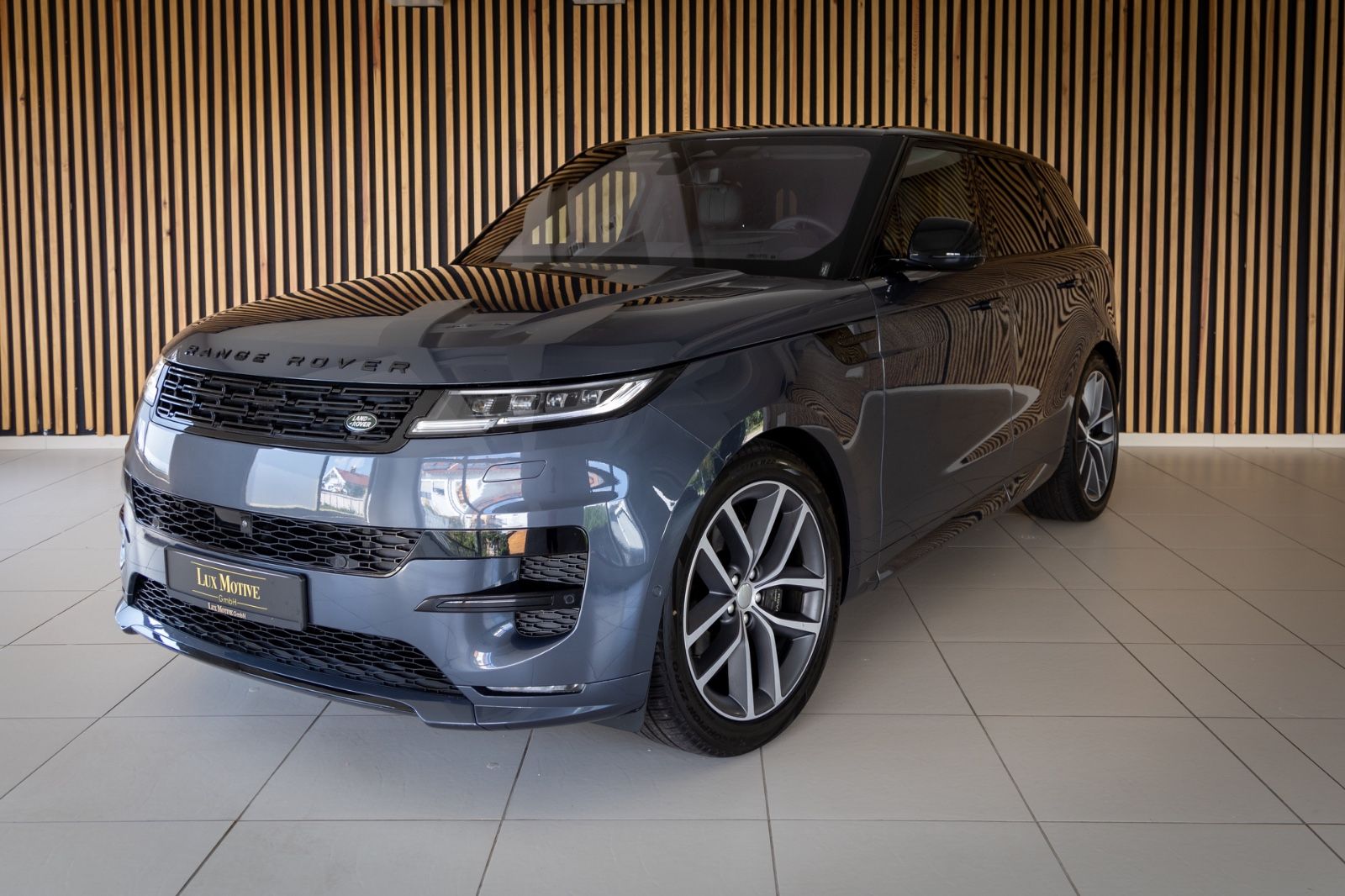 Range Rover Sport D350 First Edition - Samsaru's Car Outlet