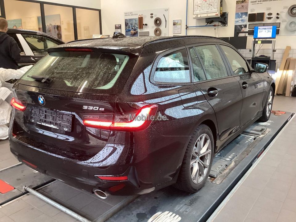 BMW 330e Touring Aut. - Samsaru's Car Outlet
