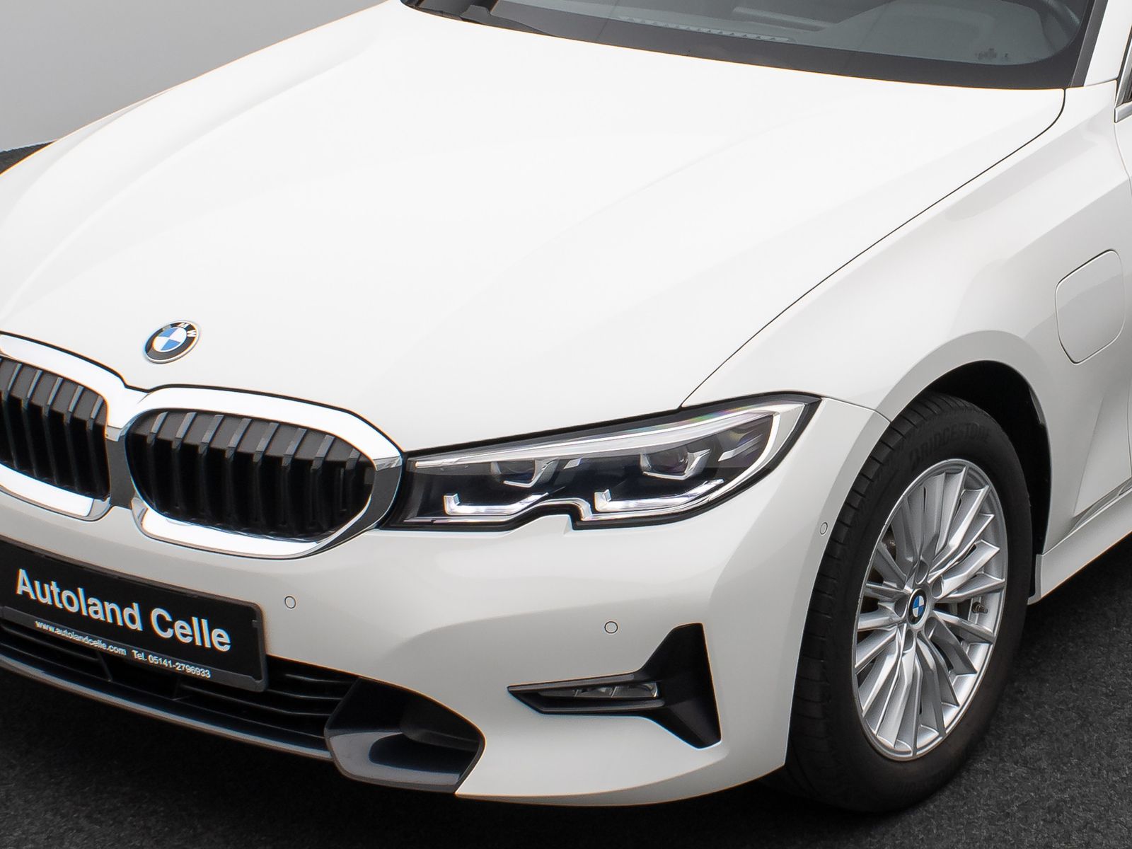 BMW 330e xD Sport Line - Samsaru's Car Outlet