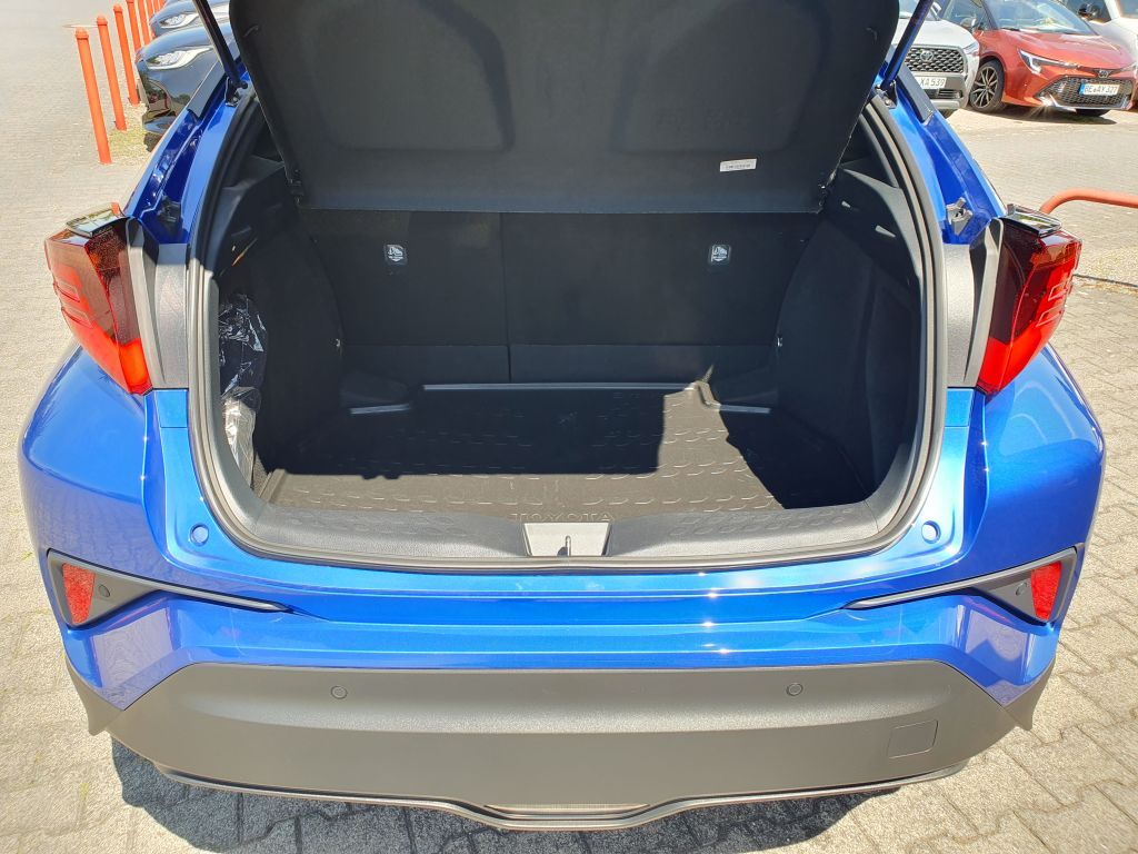 Toyota C-HR Hybrid Team - Samsaru's Car Outlet