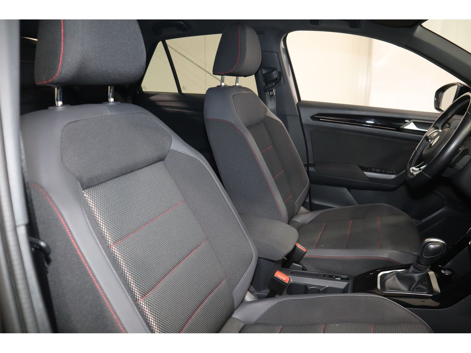 Volkswagen T-Roc 1.5 TSI DSG Black S - Samsaru's Car Outlet
