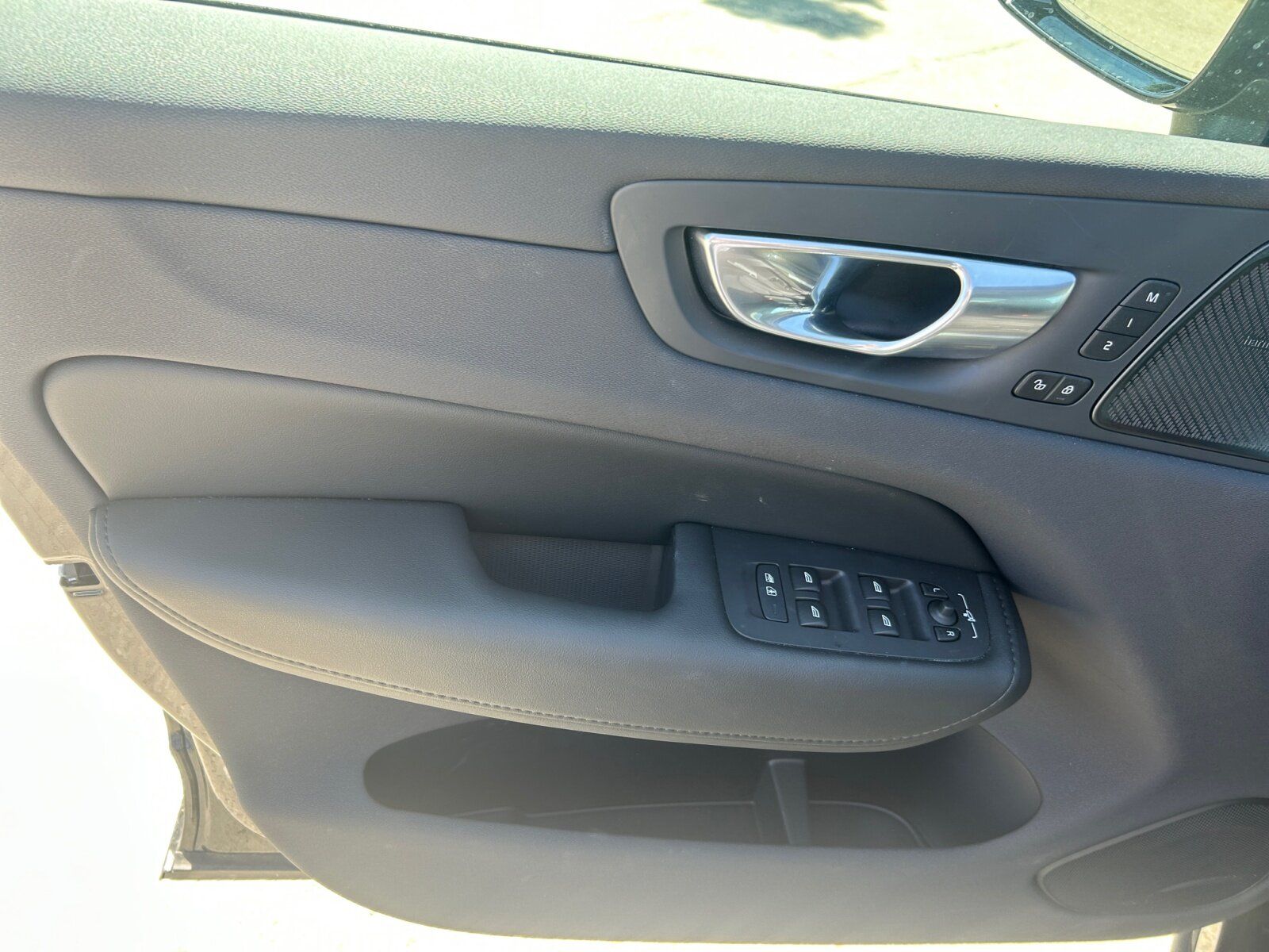 Volvo XC 60 T8 AWD Ultra Dark PlugIn+360Grad+AHK+Leder