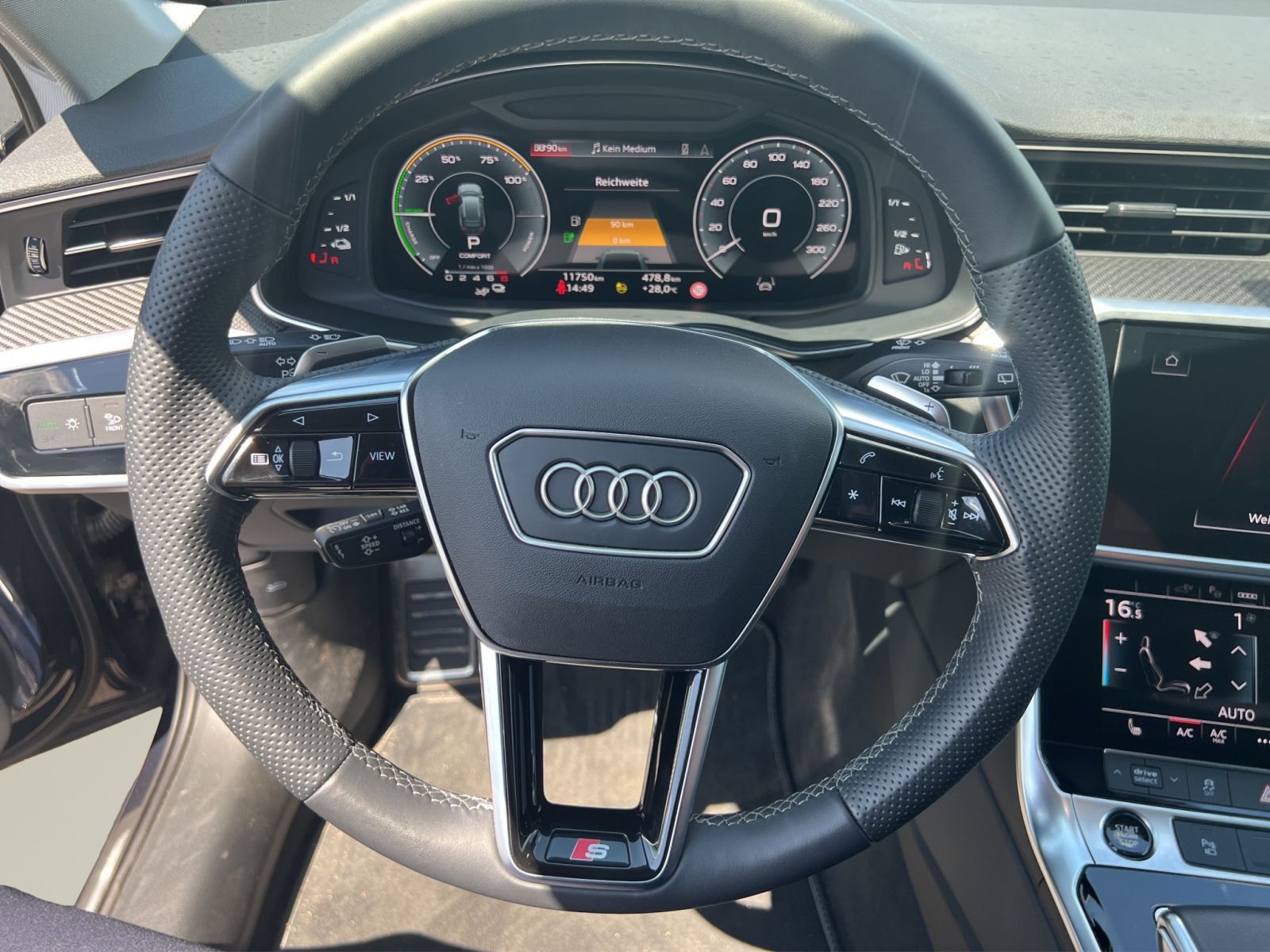 Audi A6 Avant 55 TFSIe quattro S line - Samsaru's Car Outlet