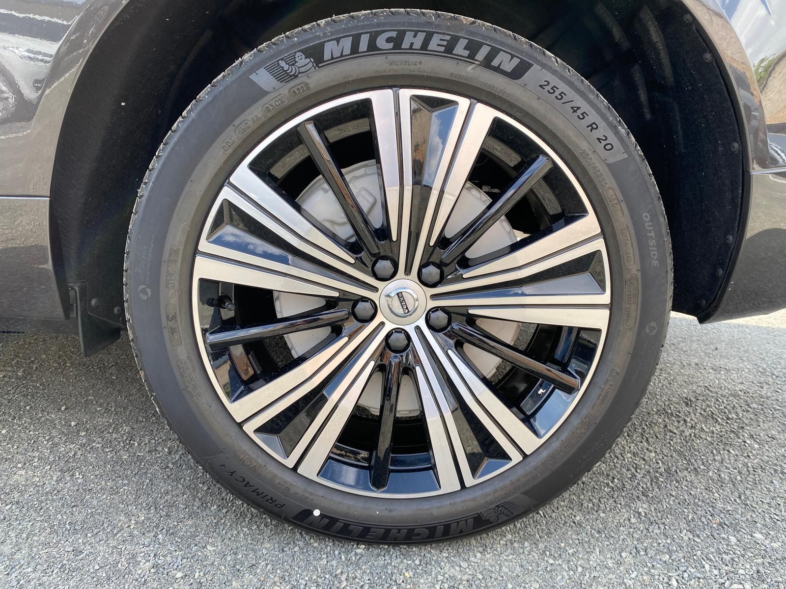 Volvo XC60 B4 AWD Plus Bright 20" 4xSHZ ACC LED STHZ