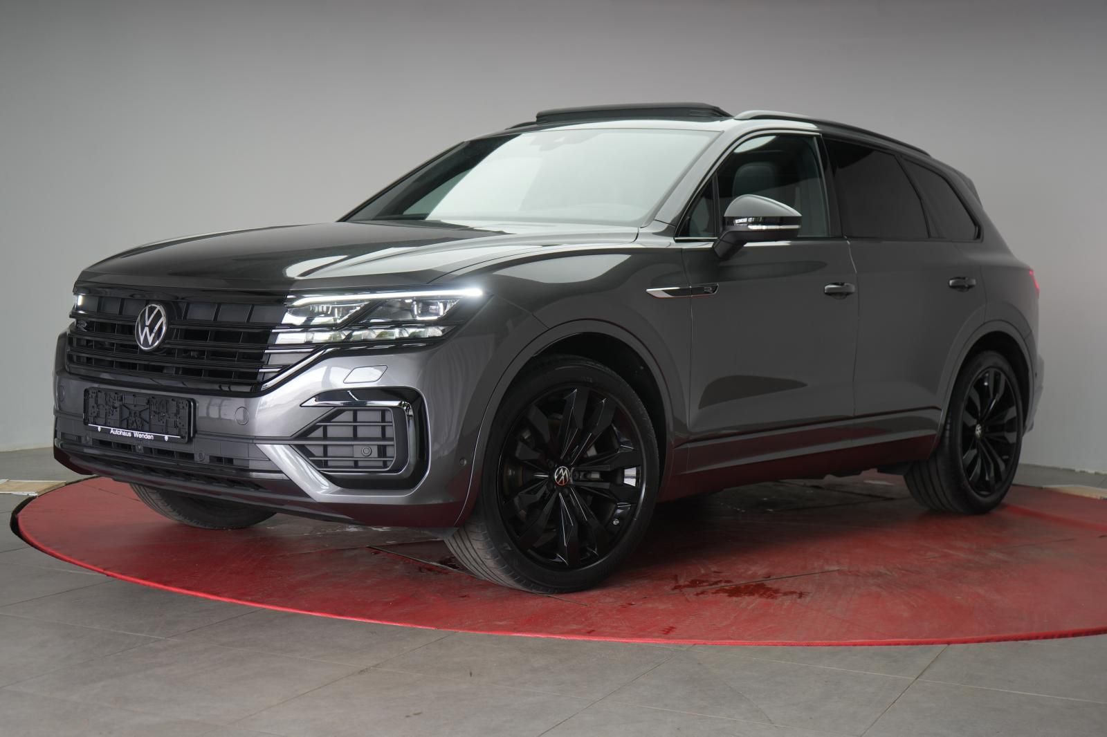 Volkswagen Touareg 3.0 V6 TDI 4Motion R line - Samsaru's Car Outlet