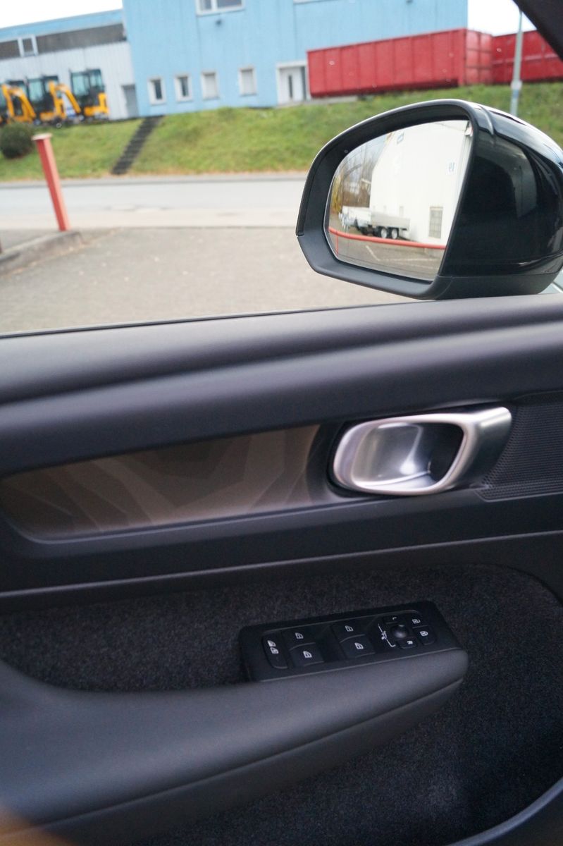 Volvo XC40 Recharge Single 2WD Plus Aut./AHK/Microtech