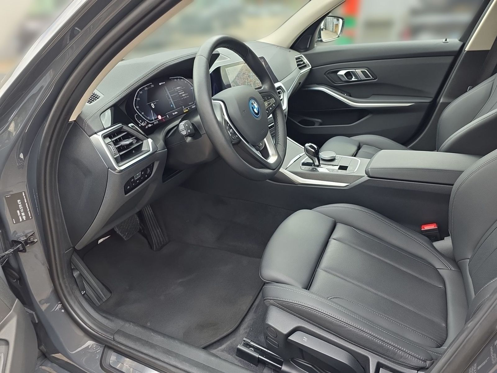 BMW 330e xDrive Touring Luxury-Line - Samsaru's Car Outlet