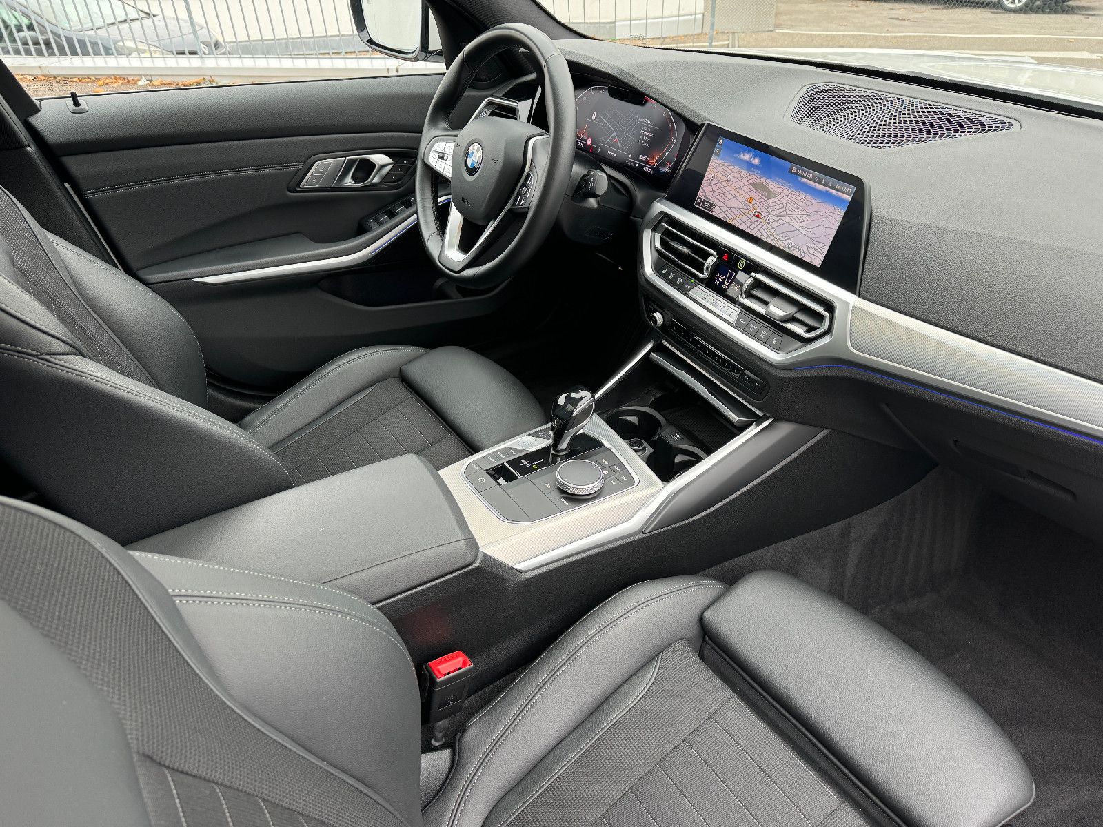 BMW 330 i xDrive Aut. - Samsaru's Car Outlet