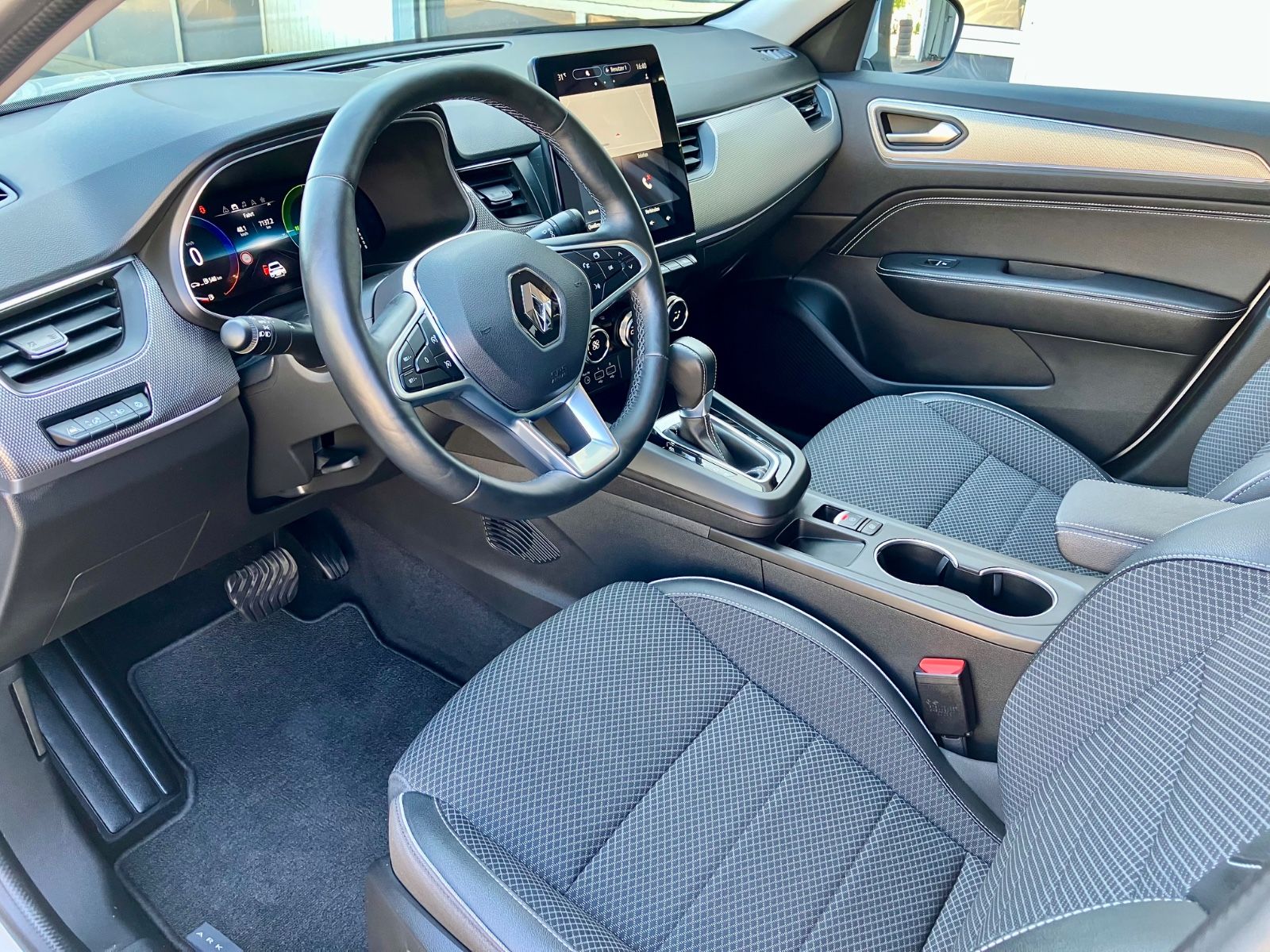 Renault Arkana Techno Hybrid - Samsaru's Car Outlet