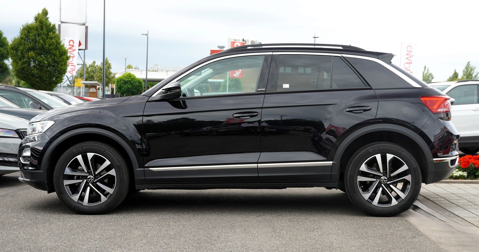 Volkswagen T-Roc 1.0 TSI United - Samsaru's Car Outlet