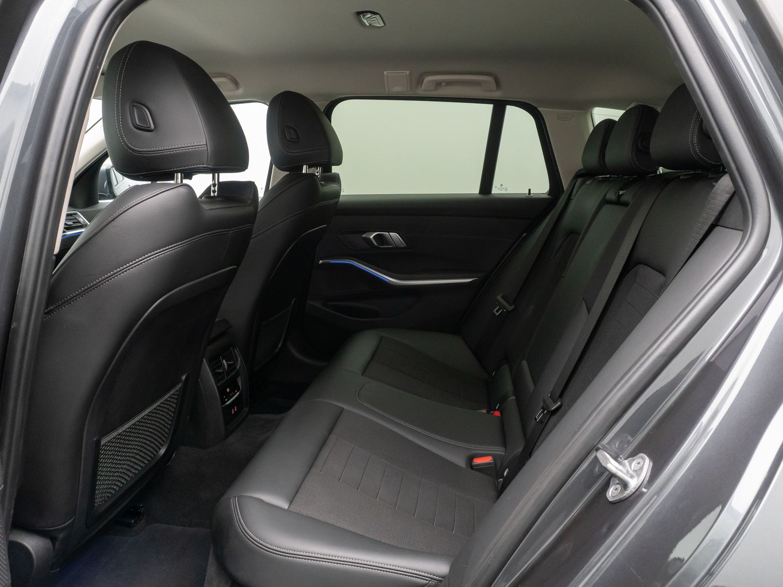 BMW 320d xD Sport Line - Samsaru's Car Outlet