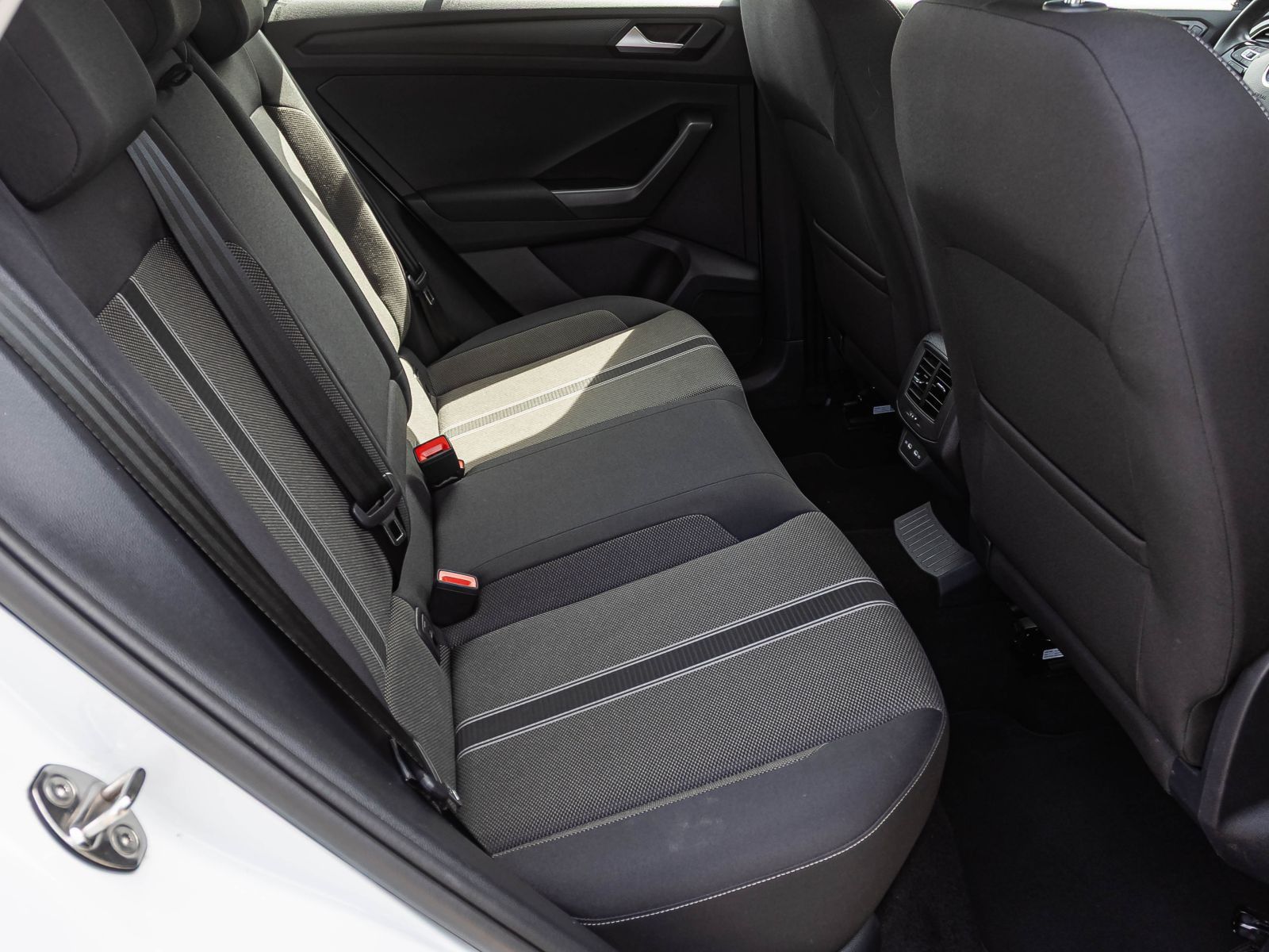 Volkswagen T-Roc 1.0 TSI Style - Samsaru's Car Outlet