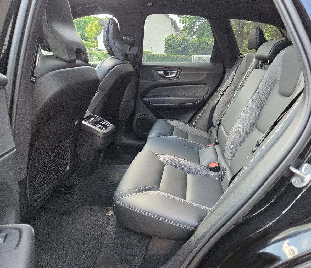 Volvo XC60 B5d AWD Ultimate Dark.Four-C.360.AHK.Stdhz.