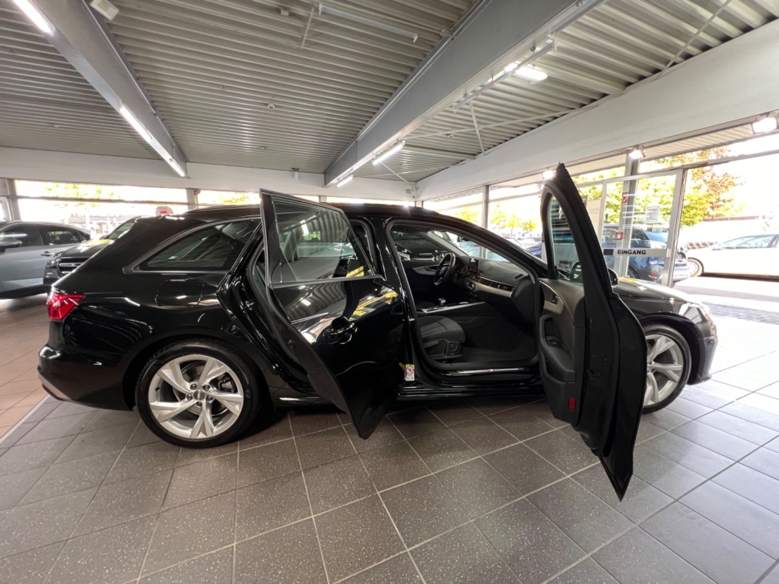 Audi A4 Avant 35 TDI S line - Samsaru's Car Outlet