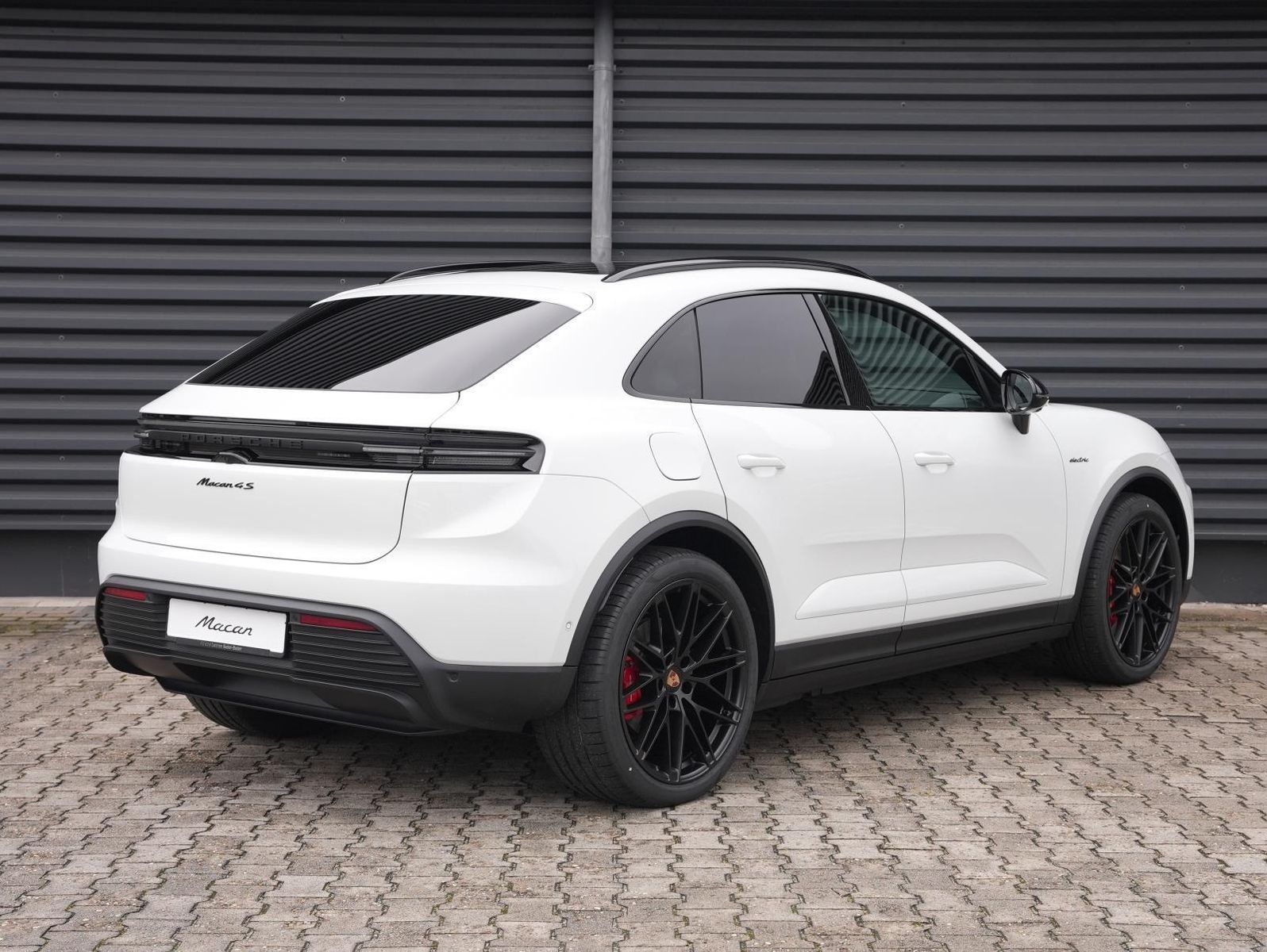 Porsche Macan 4S - Samsaru's Car Outlet
