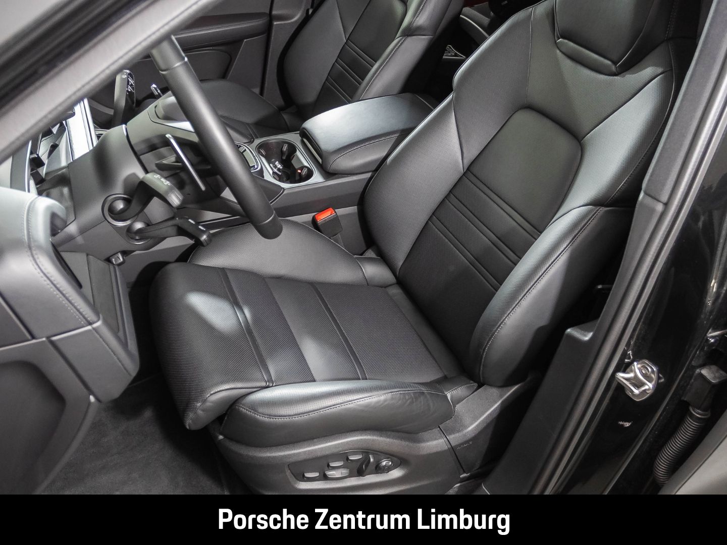Porsche Cayenne E-Hybrid Coupe Black Edition Burmester