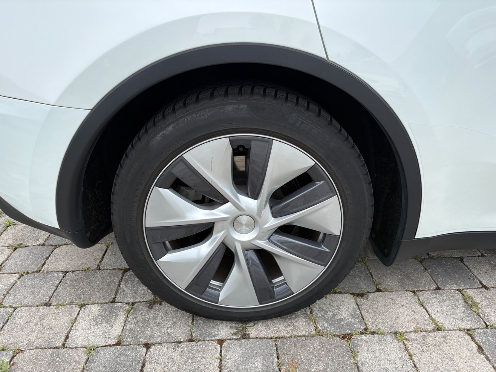 Tesla Model Y Long Range Dual AWD 8 fach Alu