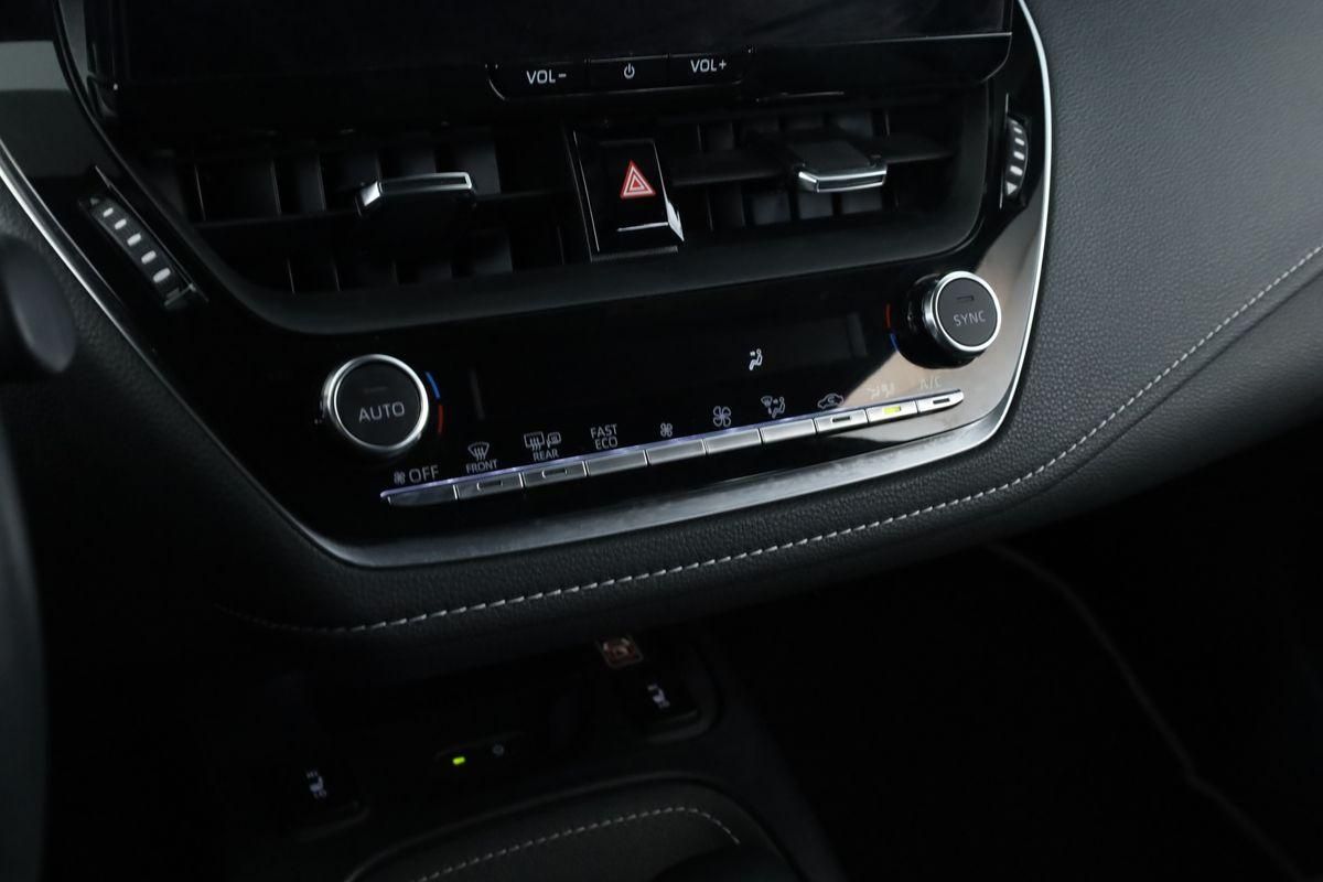 Toyota Corolla Touring Sports 2.0 CVT Team D Navi Kam