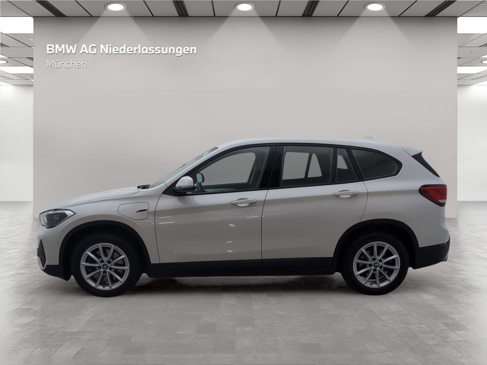 BMW X1 xDrive25e - Samsaru's Car Outlet