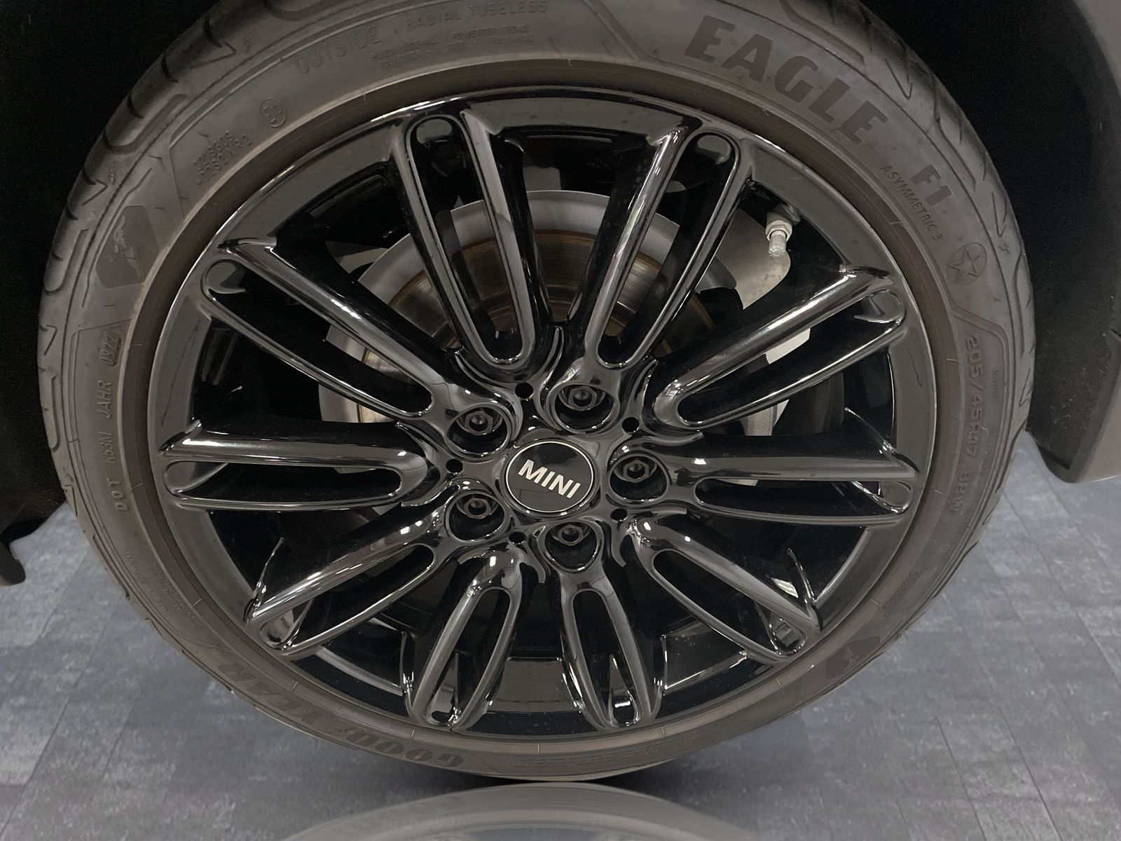 MINI Cooper S - Samsaru's Car Outlet