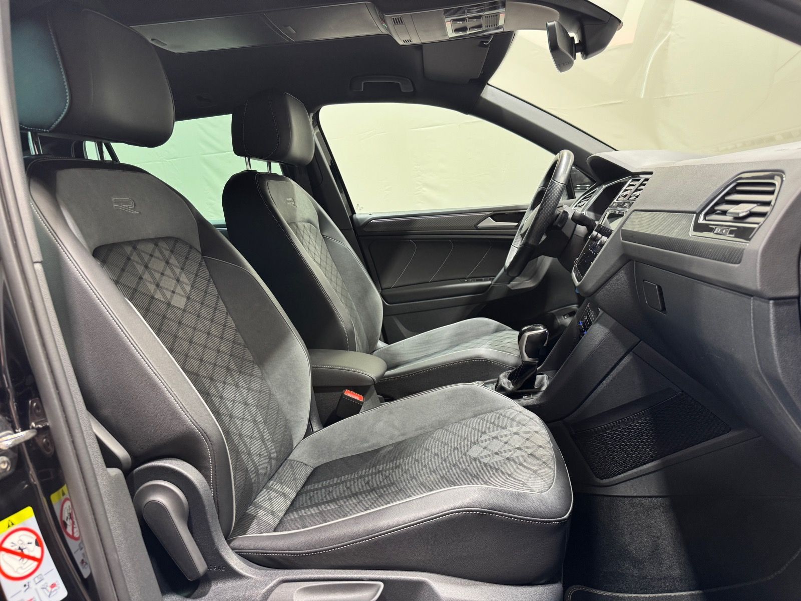 Volkswagen Tiguan R-Line 2.0 TDI DSG 4M - Samsaru's Car Outlet