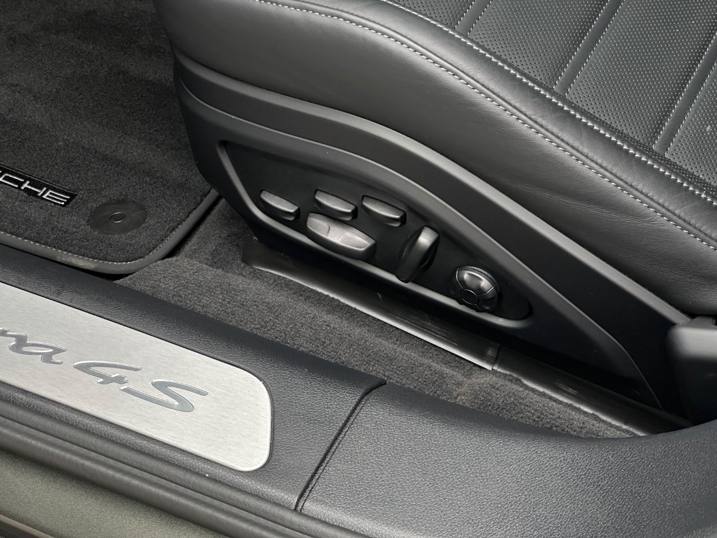 Porsche Panamera 4S E-Hybrid PANO 360° Soft-Close